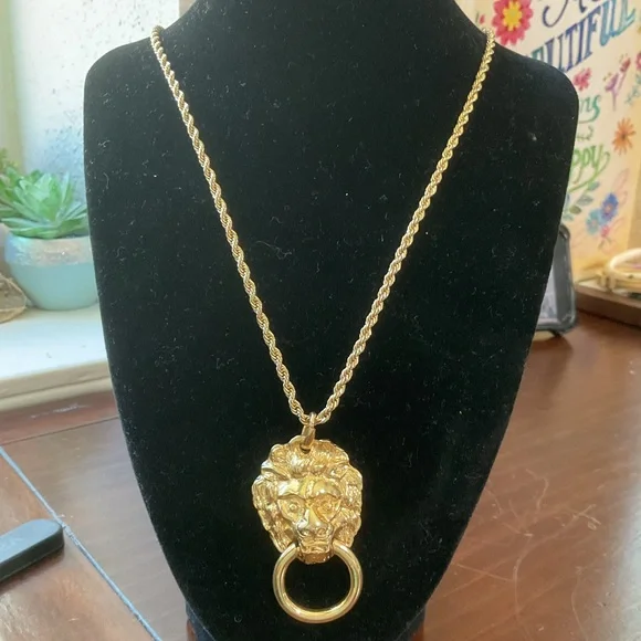 KJL Kenneth J Lane Lion Head Door Knocker Gold Tone Long Necklace 33.5” - Picture 2 of 10